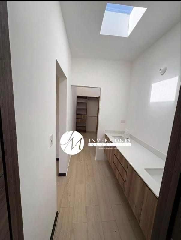 Linda Casa en Venta en Fraijanes - Image 4