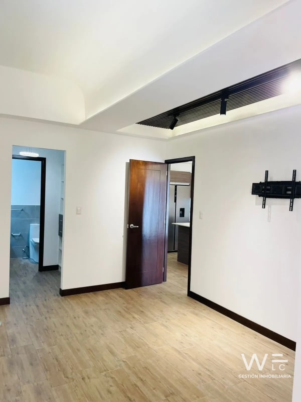 ALQUILO APARTAMENTO ZONA 10 - 9