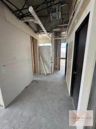 NIVEL COMPLETO TABICADO EN RENTA PARA HOSPITAL U OFICINAS ZONA 10 — Clínica en Alquiler en Zona 10, Guatemala, Ciudad — miniatura 2 de 15