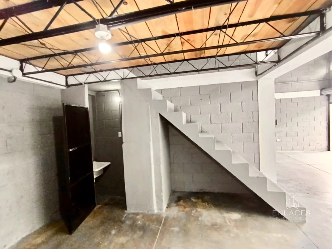 Zona 12 • Bodega en Renta • Colonia La Reformita • 100 M² - 9
