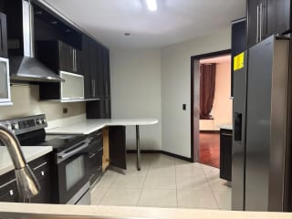 Casa en Alquiler zona 10/D — Casa en Alquiler en Zona 10, Guatemala, Ciudad — miniatura 5 de 11