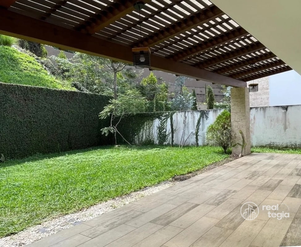 CASA EN LOMAS DE SAN ISIDRO ZONA 16 - 1