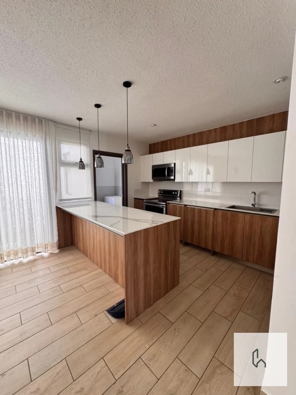 CASA EN VENTA EN ZONA 16 - 6