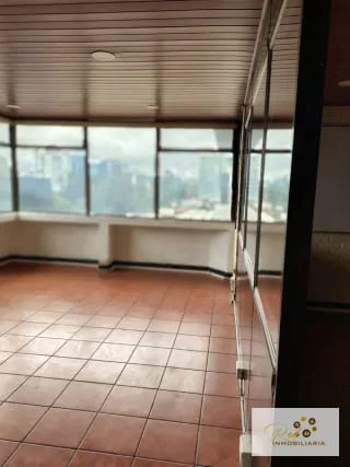RENTA DE OFICINA, EN EDIFICIO REFORMA MONTUFAR ZONA 10. — Oficina en Alquiler en Zona 10, Guatemala, Ciudad — miniatura 5 de 7