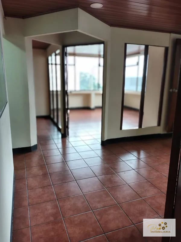 RENTA DE OFICINA, EN EDIFICIO REFORMA MONTUFAR ZONA 10. — Oficina en Alquiler en Zona 10, Guatemala, Ciudad — foto 4 de 7