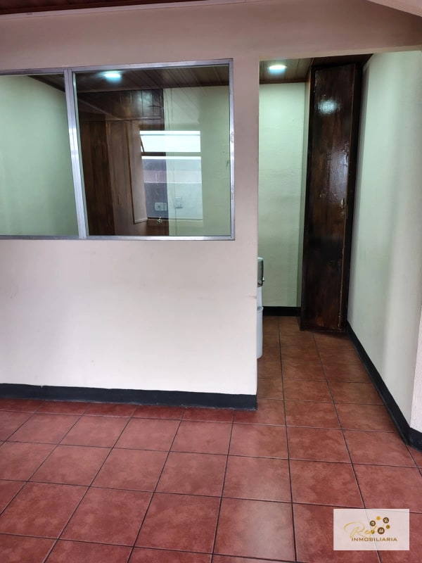 RENTA DE OFICINA, EN EDIFICIO REFORMA MONTUFAR ZONA 10. - 1