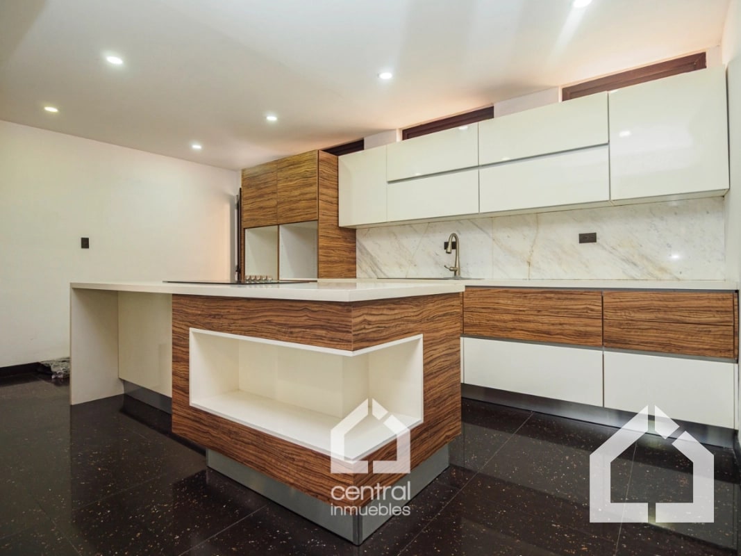 Casa en renta en condominio El Pilar, 20 calle zona 10 - 11