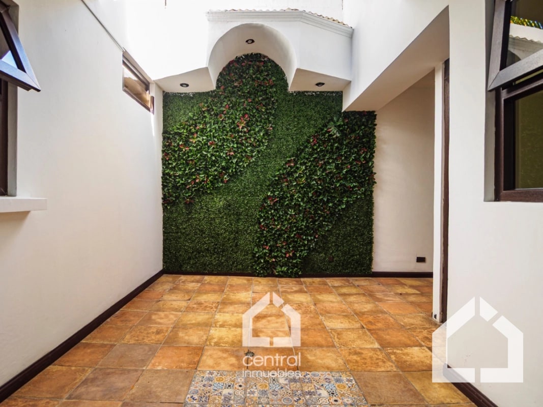 Casa en renta en condominio El Pilar, 20 calle zona 10 - 10