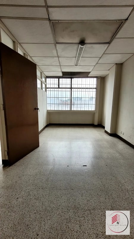 ALQUILER DE OFICINA DE 56 M2 EN ZONA 1 EDIFICIO EJECUTIVO - 11