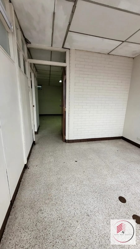 ALQUILER DE OFICINA DE 56 M2 EN ZONA 1 EDIFICIO EJECUTIVO - 10