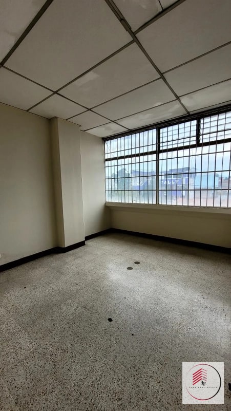ALQUILER DE OFICINA DE 56 M2 EN ZONA 1 EDIFICIO EJECUTIVO - 5