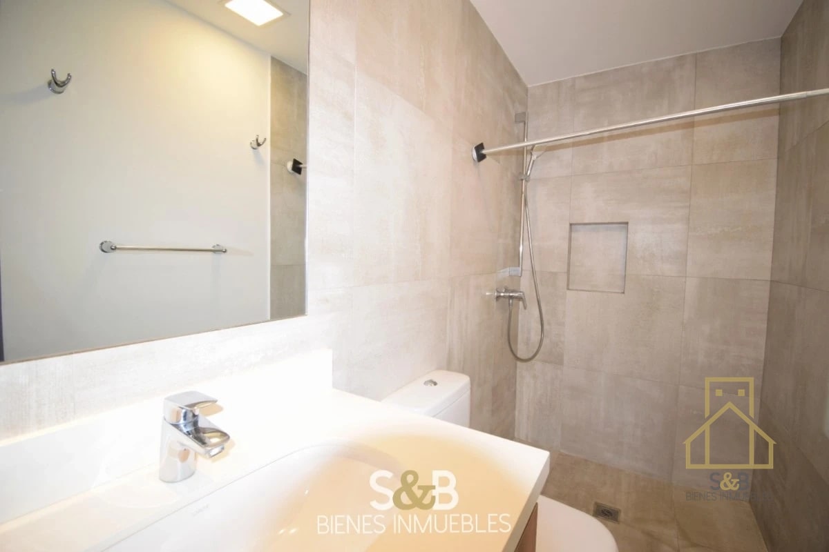 Apartamento con terraza en zona 10 - 1