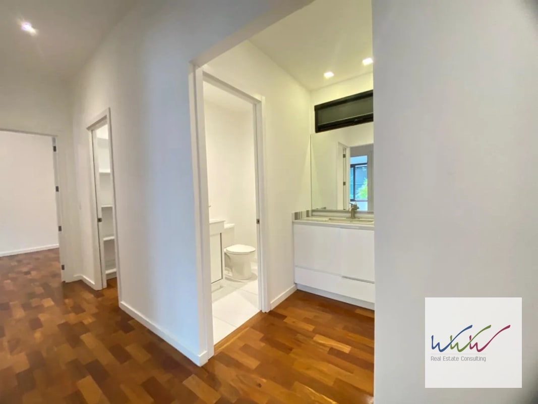 Rento amplio apartamento con jardín en Edificio Lucca, Zona 10 - 8