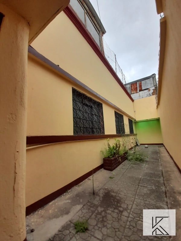 Casa en venta sobre la bolivar en zona 8 - 16