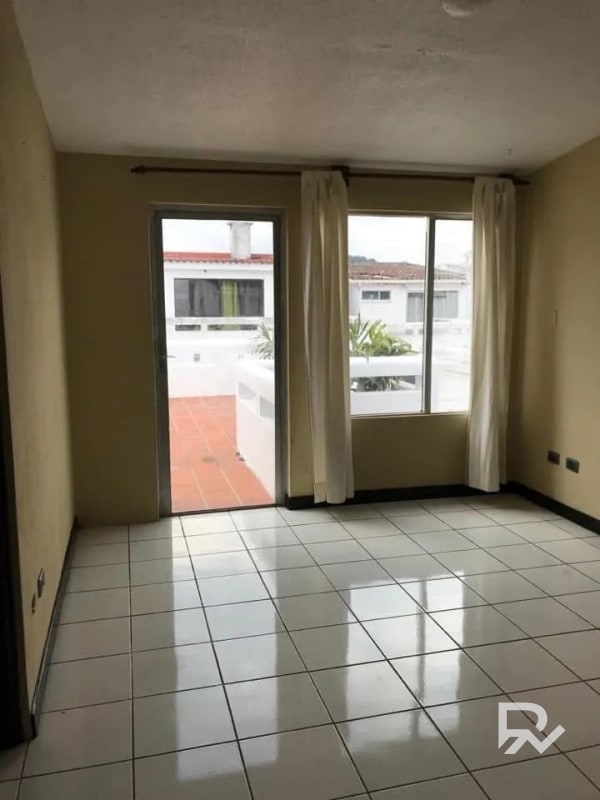 ·En Exclusiva· Casa en venta en Santa Amelia 2, zona 16 - 10