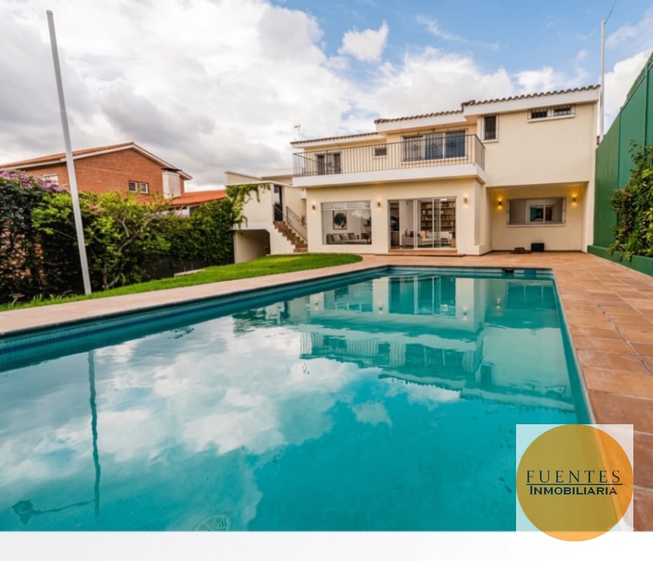 CASA EN VENTA ZONA 15 - 6