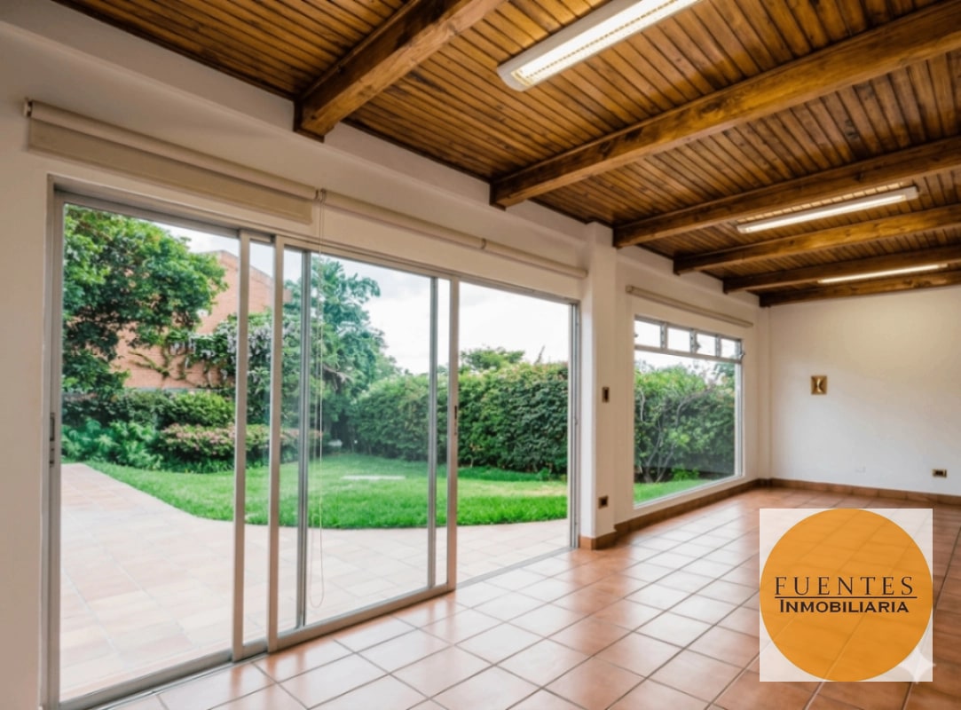 CASA EN VENTA ZONA 15 - 5