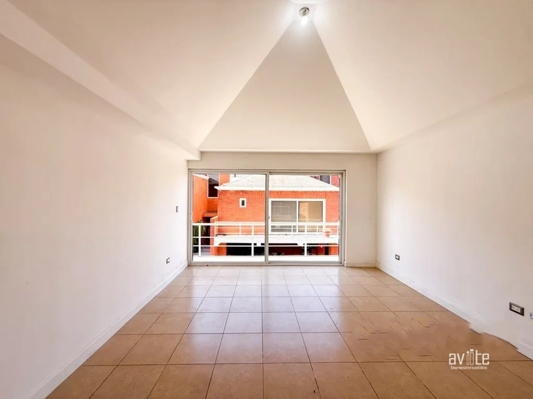 Casa dentro de Condominio, cerca de Cayala y URL   Q3,700,000 más impuestos - 6
