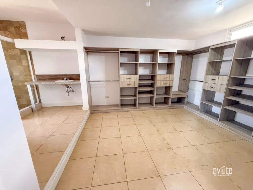 Casa dentro de Condominio, cerca de Cayala y URL Q3,700,000 más impuestos - 9