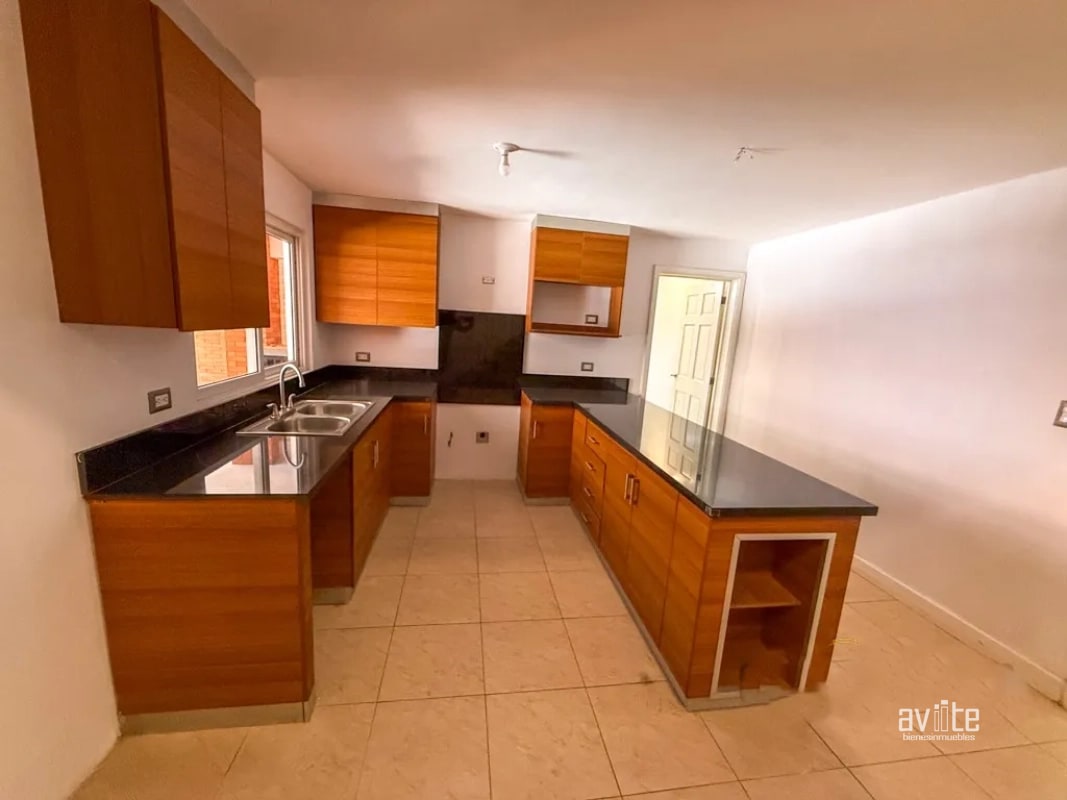 Casa dentro de Condominio, cerca de Cayala y URL Q3,700,000 más impuestos - 10