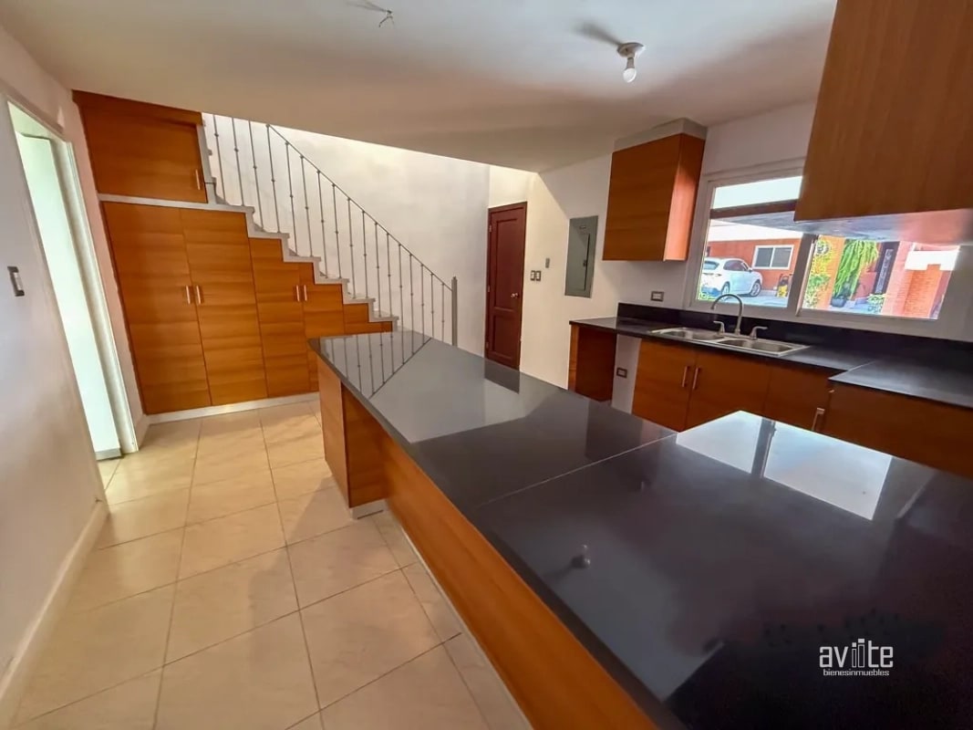 Casa dentro de Condominio, cerca de Cayala y URL Q3,700,000 más impuestos - 11
