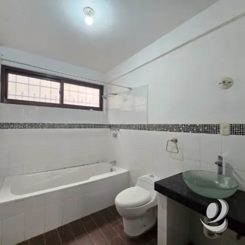 Casa con Jardín en Venta San Lucas Sacatepéquez - 7