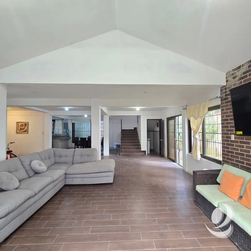 Casa con Jardín en Venta San Lucas Sacatepéquez - 5