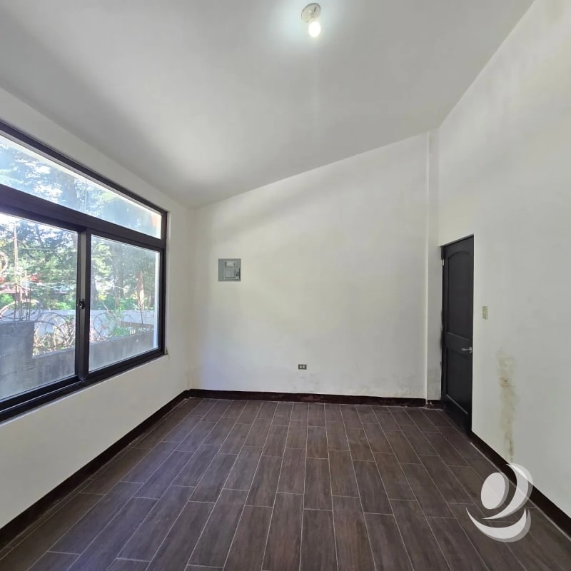 Casa con Jardín en Venta San Lucas Sacatepéquez - 2