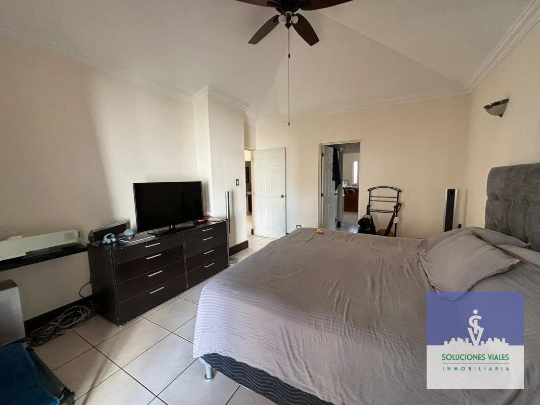 ZONA 16, CASA EN VENTA DE UN NIVEL - 4