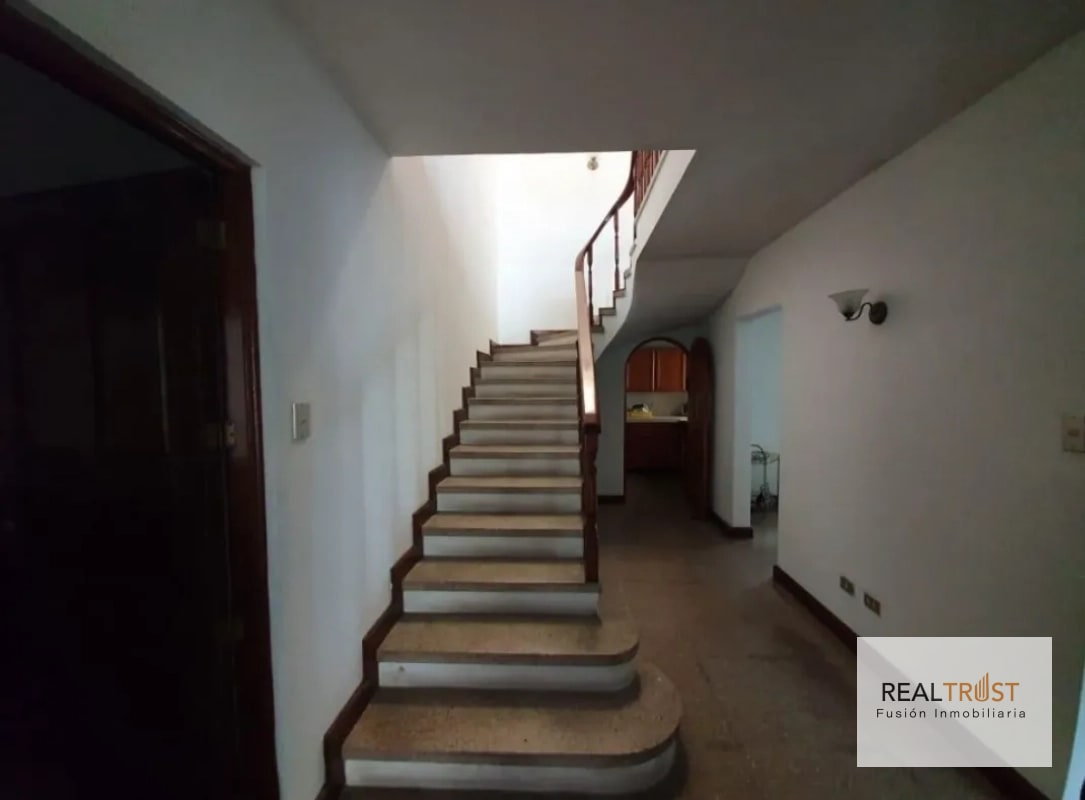 EN RENTA CASA FUERA DE GARITA ZONA 14 LA VILLA - 3 HABITACIONES - 4