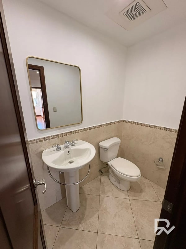 Venta de Apartamento en Edificio Torre del Valle zona 10 cerca de CC La Estación - 2