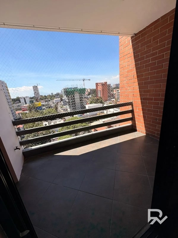 Venta de Apartamento en Edificio Torre del Valle zona 10 cerca de CC La Estación - 1