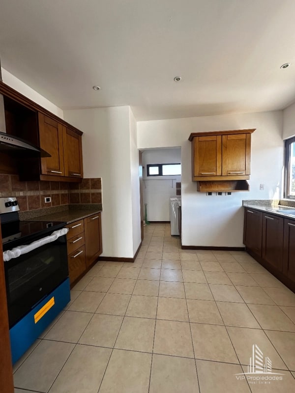 Zona 15, amplio apartamento en alquiler - 10