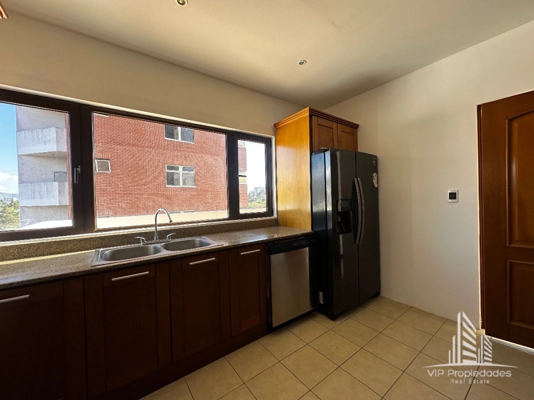 Zona 15, amplio apartamento en alquiler - 9