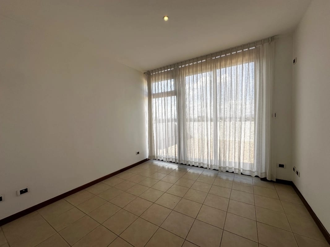 Zona 15, amplio apartamento en venta (copia) — Apartamento en Venta en El Robledal, Zona 15, Guatemala, Ciudad — foto 5 de 10
