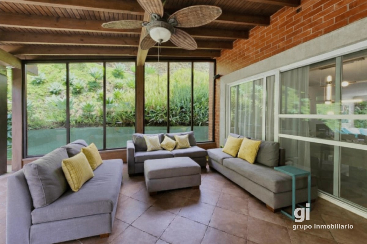 Casa con piscina en venta en Fraijanes - 11