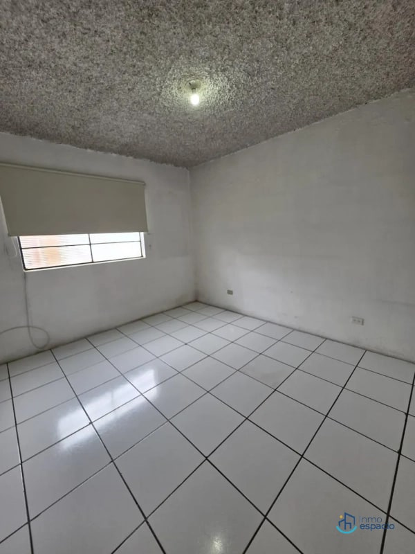 🏢 CASA COMERCIAL EN RENTA – ZONA 11 (COLONIA ROOSEVELT) - 13