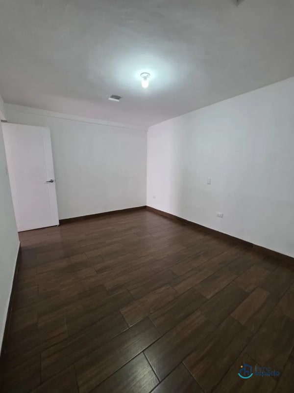 🏢 CASA COMERCIAL EN RENTA – ZONA 11 (COLONIA ROOSEVELT) - 5