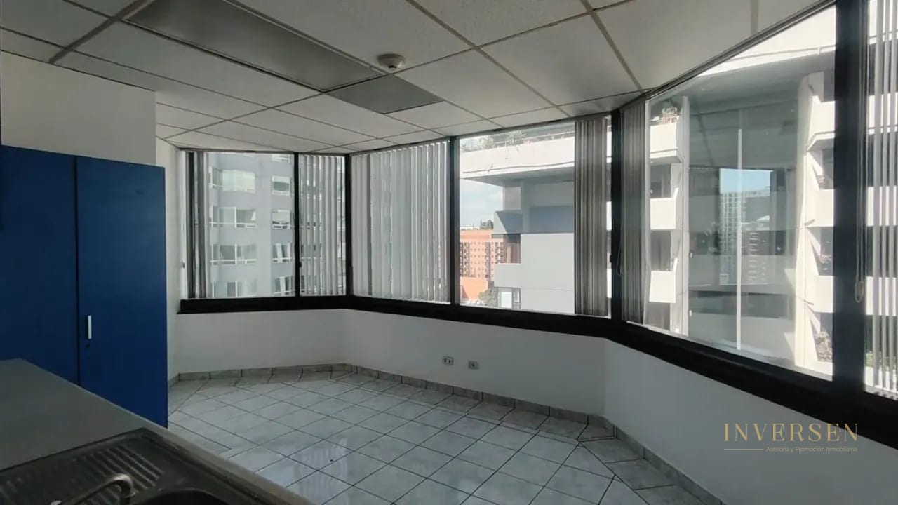 Oficina en renta ubicada en zona 10 — Oficina en Alquiler en Zona 10, Guatemala, Ciudad — foto 1 de 11
