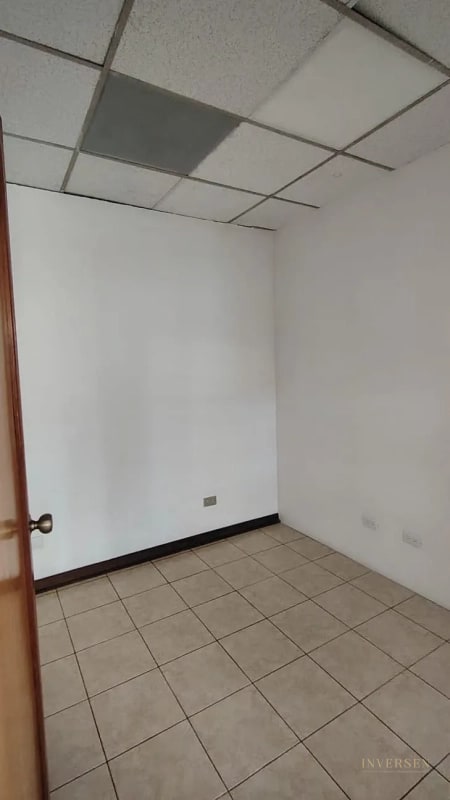 Oficina en renta ubicada en zona 10 - 10