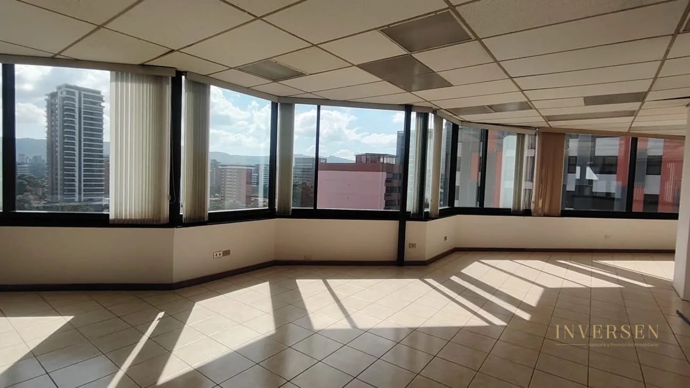 Oficina en renta ubicada en zona 10 - 8