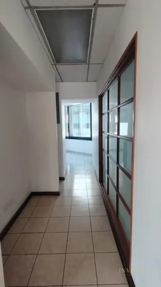 Oficina en renta ubicada en zona 10 — Oficina en Alquiler en Zona 10, Guatemala, Ciudad — miniatura 5 de 11