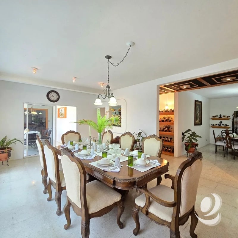 Casa Amueblada y 4 Bungalows (rentados) en Venta El Encinal Tronco 2 Zona 7 de Mixco - 7