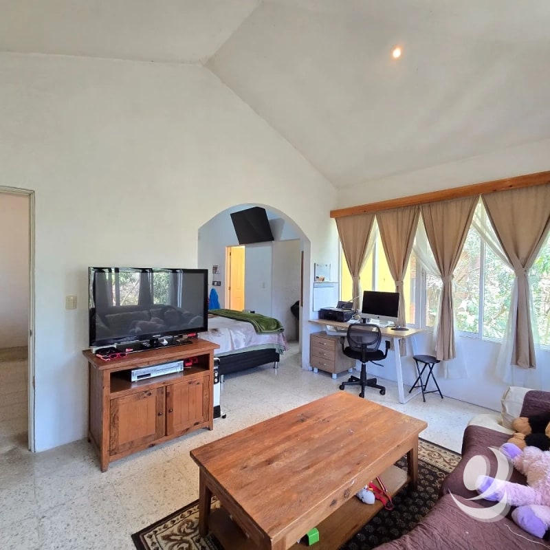 Casa Amueblada y 4 Bungalows (rentados) en Venta El Encinal Tronco 2 Zona 7 de Mixco - 2