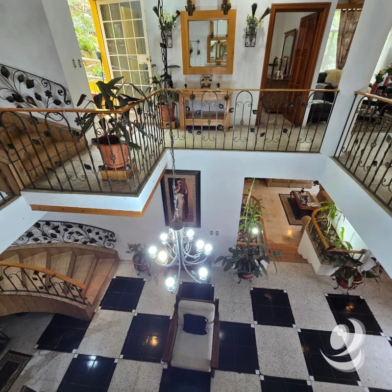 Casa Amueblada y 4 Bungalows (rentados) en Venta El Encinal Tronco 2 Zona 7 de Mixco - 1
