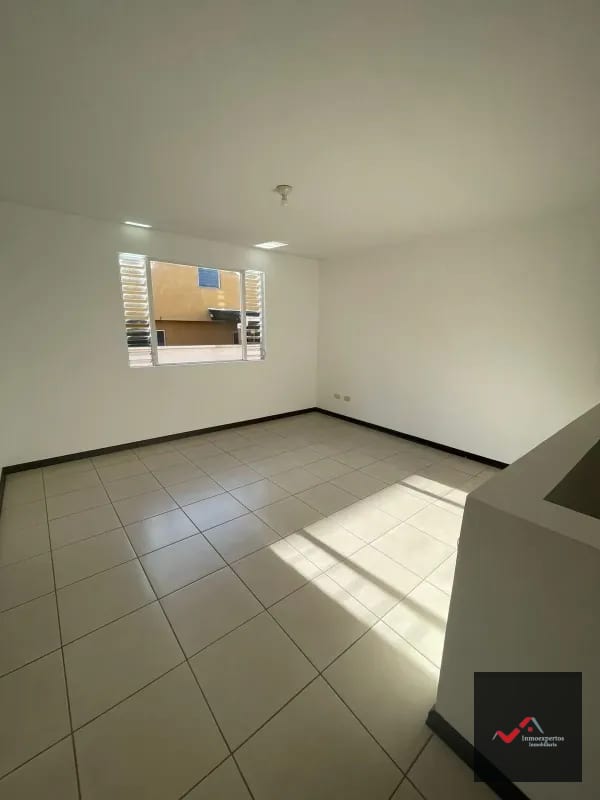 CASA EN VENTA SAN CRISTOBAL, ZONA 8 DE MIXCO — Casa en Venta en Zona 8 Mixco, Guatemala, Ciudad — foto 3 de 17