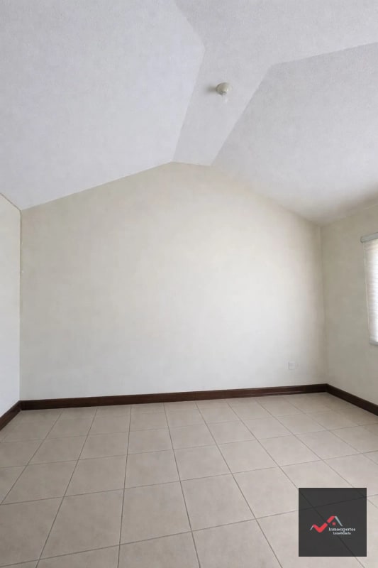 CASA EN VENTA EN CONDOMINIO SAN MARINO, ZONA 8 DE MIXCO - 14