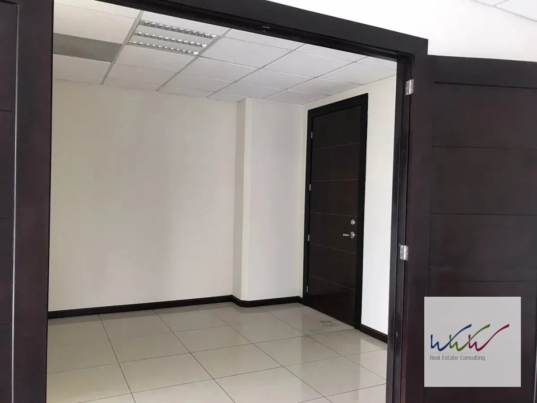 Rento oficina de 91m2 Edificio Design Center, zona 10 - 6