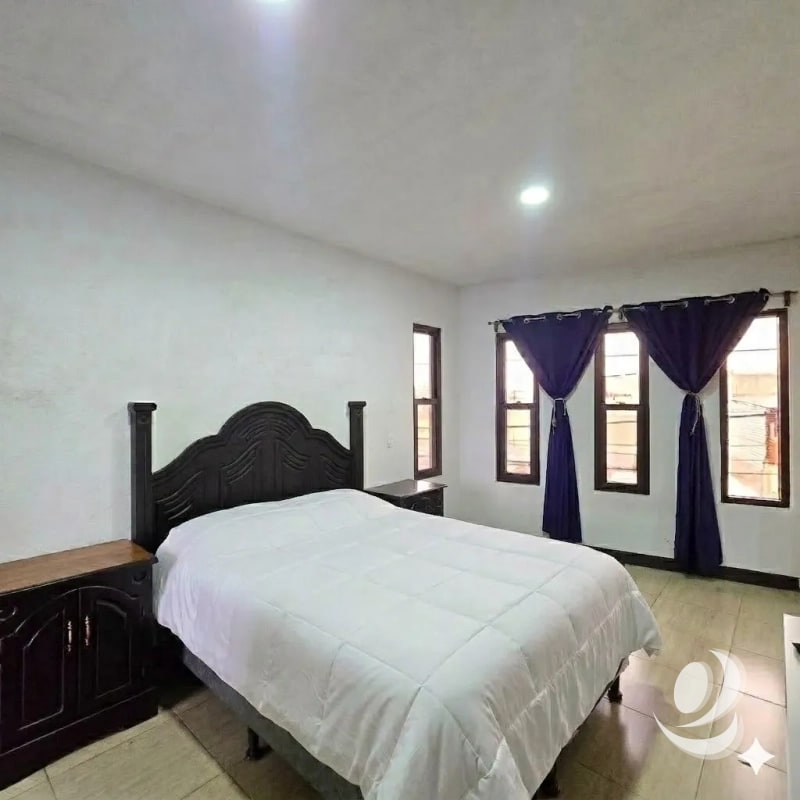 Casa en Venta San Lucas Sacatepéquez en el Casco Urbano - 2