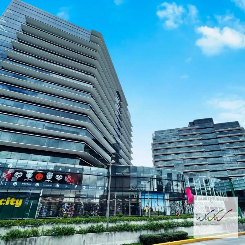 Rento local comercial de 98m2 en Design Center, zona 10 - 6